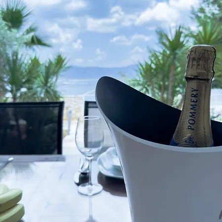 بيت ضيافة Luxury Beachfront Matista