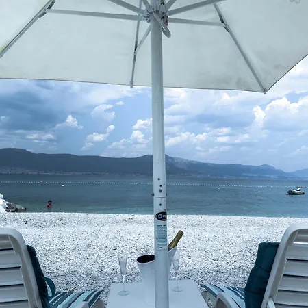 Luxury Beachfront Matista بيت ضيافة تروغير
