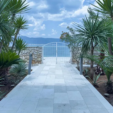 Luxury Beachfront Matista Konukevi