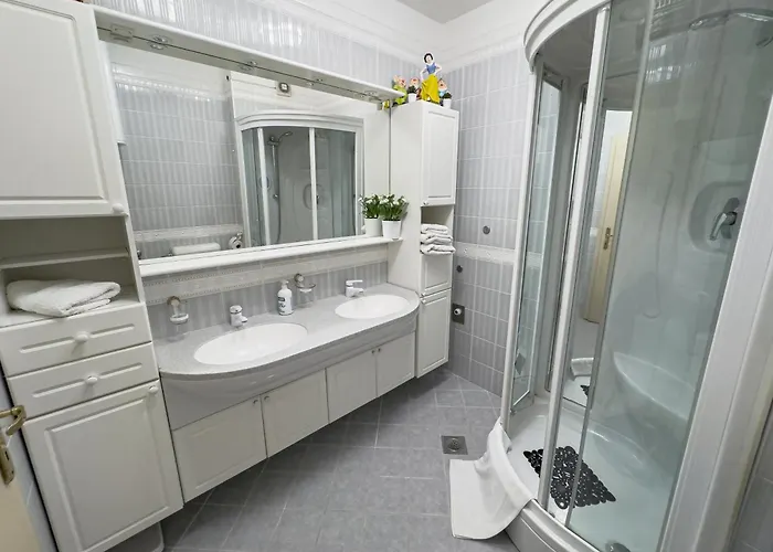 Konukevi Luxury Beachfront Matista *